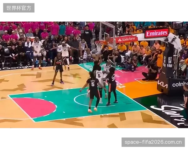 文班亚马成为NBA历史首位单赛季季后赛命中25+三分且完成55+盖帽的球员。